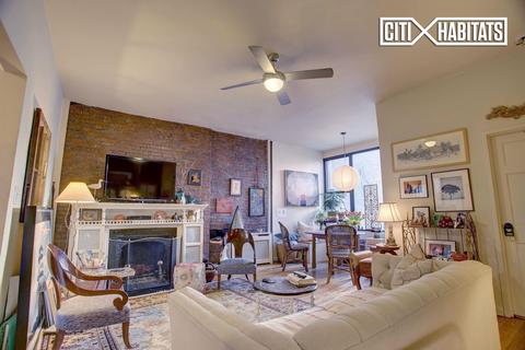 2897 Marshall Ave, Cincinnati, OH 45219 photo 1