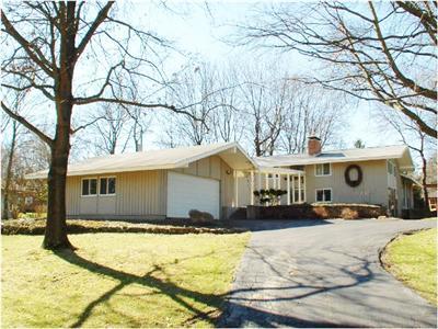 8543 Woodview Dr, Cincinnati, OH 45231 photo 3