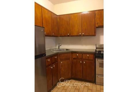 323 Emming St, Cincinnati, OH 45219 photo 4