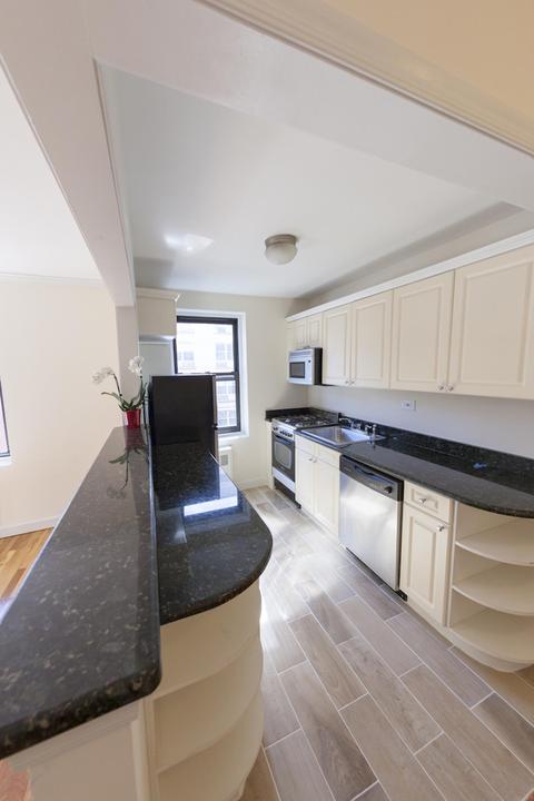 462 Fairview Pl, Cincinnati, OH 45219 photo 4