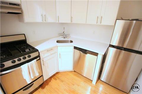 9130 Neil Dr, Cincinnati, OH 45231 photo 4