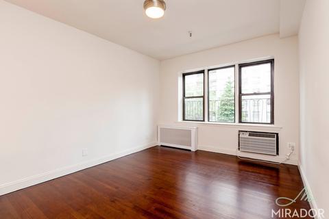1379 Myrtle Ave, Cincinnati, OH 45206 photo 1