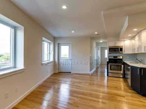 3057 Ferguson Rd, Cincinnati, OH 45211 photo 4