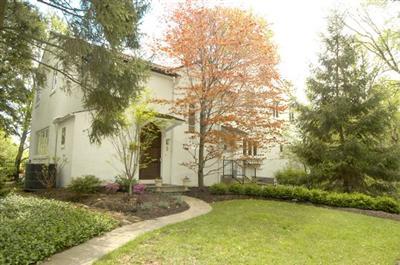 2 Interwood Pl, Cincinnati, OH 45220 photo 3