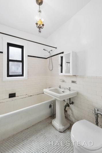 3067 Belden Cir, Cincinnati, OH 45211 photo 6