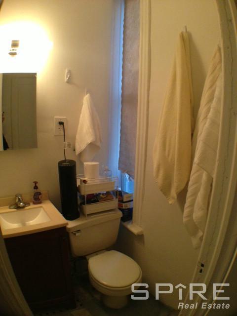 1041 Seton Ave, Cincinnati, OH 45205 photo 2