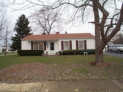 9748 Crestbrook Dr, Cincinnati, OH 45231 photo 1