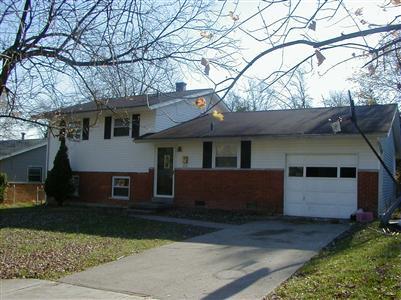 913 Glasgow Dr, Forest Park, OH 45240 photo 1