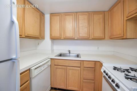 5648 Red Cedar Dr, Cincinnati, OH 45224 photo 2