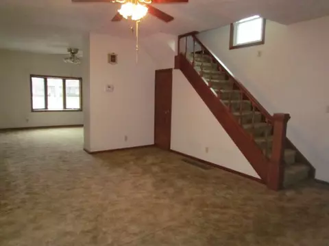 1087 E Center St, Marion, OH 43302 photo 6
