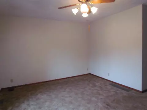 1087 E Center St, Marion, OH 43302 photo 8