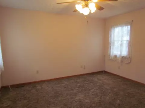 1087 E Center St, Marion, OH 43302 photo 11