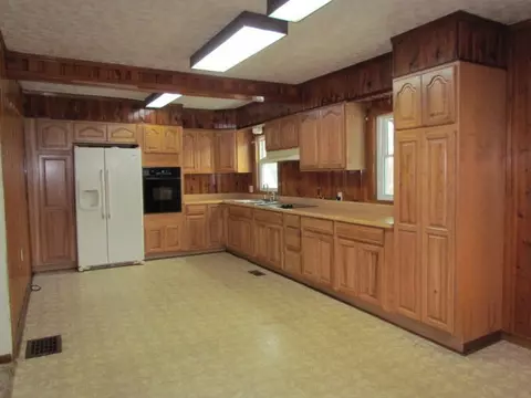 1087 E Center St, Marion, OH 43302 photo 4