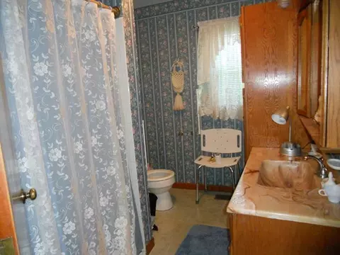 1076 Bennett St, Marion, OH 43302 photo 8
