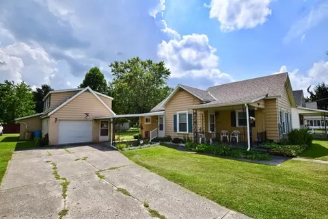 1067 Bennett St, Marion, OH 43302 photo 2