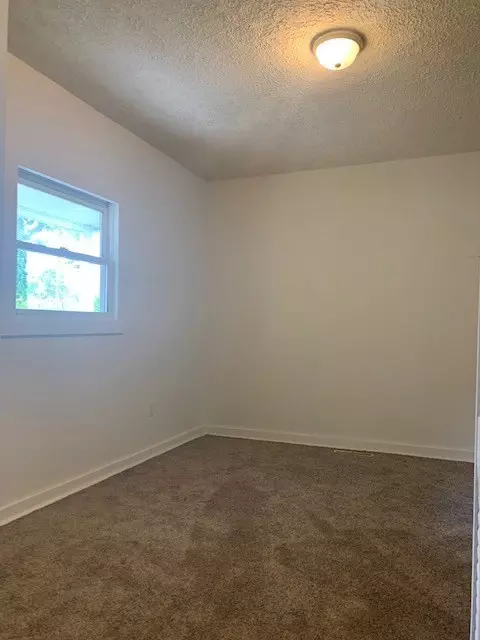 676 E Mark St, Marion, OH 43302 photo 5