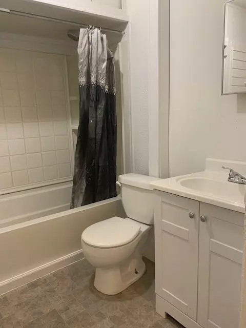 676 E Mark St, Marion, OH 43302 photo 2