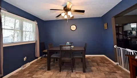 896 Laura Dr, Marion, OH 43302 photo 4