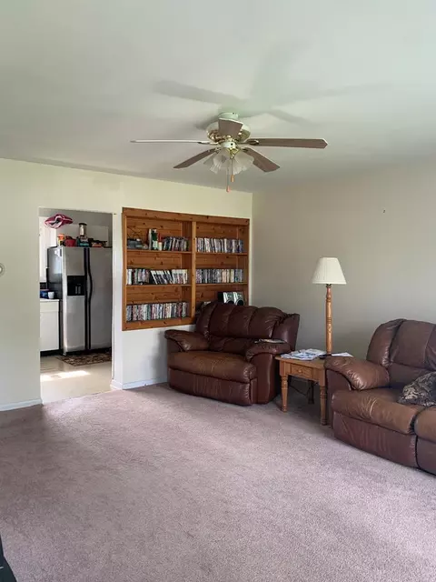 217 Dennis Ave, Marion, OH 43302 photo 3