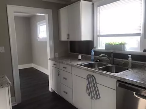 239 E Walnut St, Marion, OH 43302 photo 2