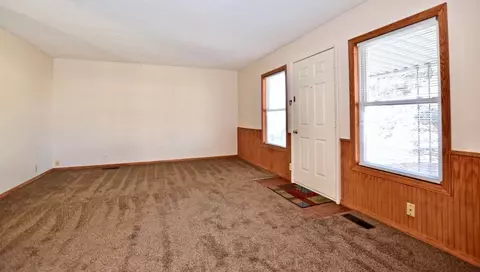 832 Central Dr, Marion, OH 43302 photo 2