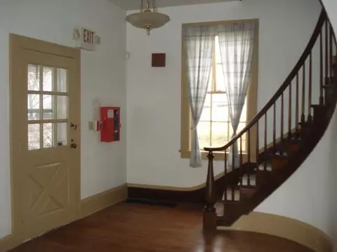 327 S Center St, Springfield, OH 45506 photo 3