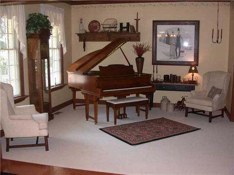 4499 Windwood St, Springfield, OH 45503 photo 2