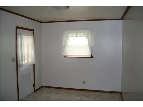 684 E Mound St, Circleville, OH 43113 photo 6