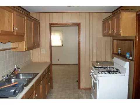 684 E Mound St, Circleville, OH 43113 photo 5