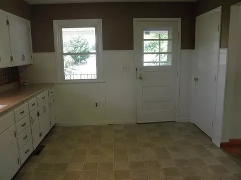 727 E Mound St, Circleville, OH 43113 photo 9