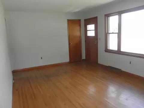 727 E Mound St, Circleville, OH 43113 photo 2