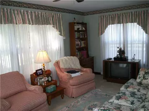 701 N Pickaway St, Circleville, OH 43113 photo 7