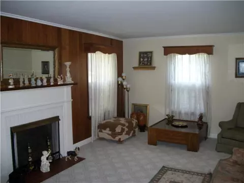 701 N Pickaway St, Circleville, OH 43113 photo 2