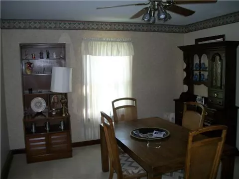 701 N Pickaway St, Circleville, OH 43113 photo 4