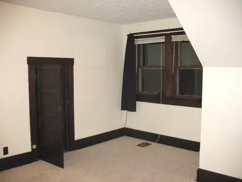 325 E Hunter St, Logan, OH 43138 photo 8