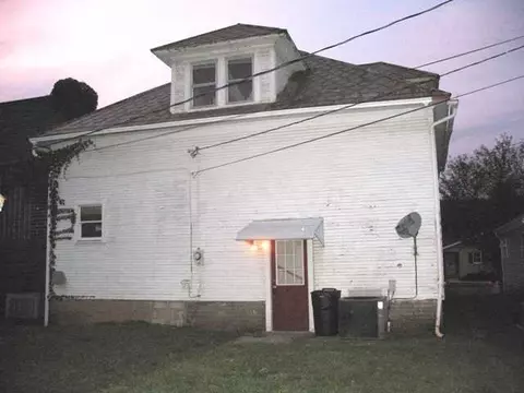 325 E Hunter St, Logan, OH 43138 photo 2