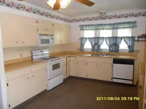 372 E Main St, Circleville, OH 43113 photo 5