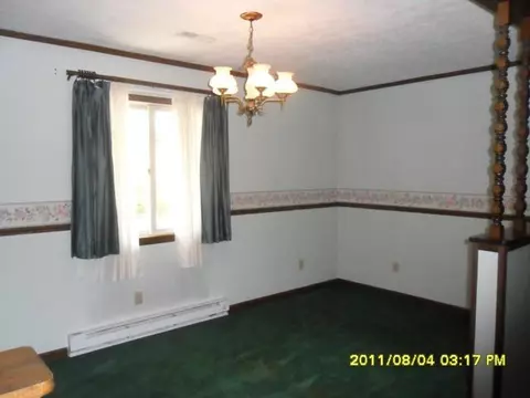 372 E Main St, Circleville, OH 43113 photo 4