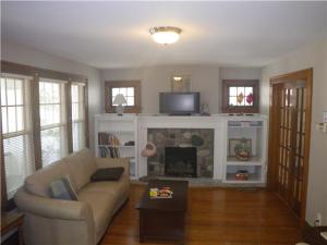 209 E Pacemont Rd, Columbus, OH 43202 photo 2