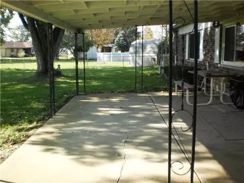 3208 Bristol Dr, Springfield, OH 45503 photo 4