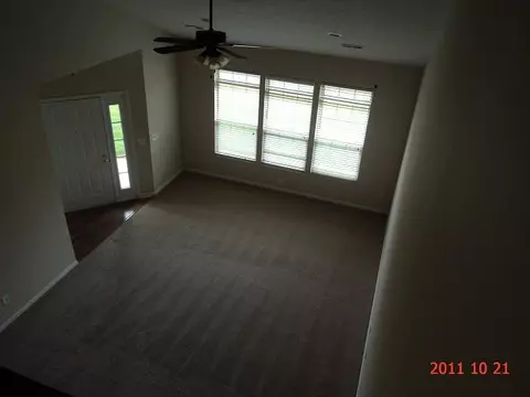 104 Maple Leaf Dr, Johnstown, OH 43031 photo 2