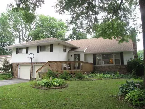 1484 Devonhurst Dr, Columbus, OH 43232 photo 1