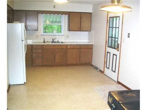 67 Maple Dr, Columbus, OH 43228 photo 4