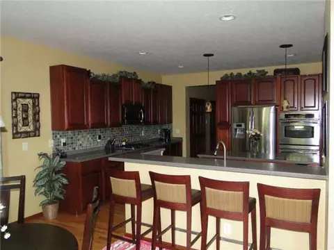 8443 Maple Leaf Ct, Powell, OH 43065 photo 2