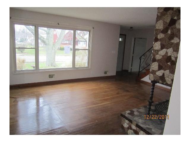 304 Pineview Dr, Whitehall, OH 43213 photo 3