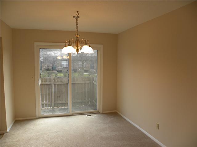 154 E Stornoway Dr, Columbus, OH 43213 photo 6