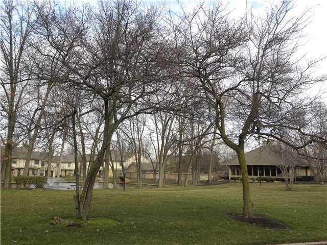 154 E Stornoway Dr, Columbus, OH 43213 photo 2