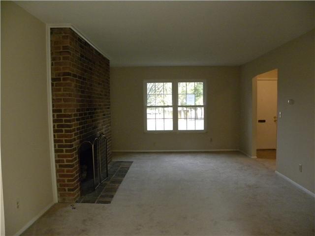 154 E Stornoway Dr, Columbus, OH 43213 photo 4