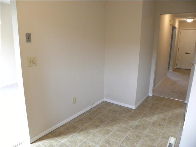 154 E Stornoway Dr, Columbus, OH 43213 photo 9
