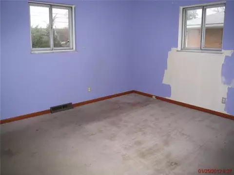 4065 Etna St, Whitehall, OH 43213 photo 4
